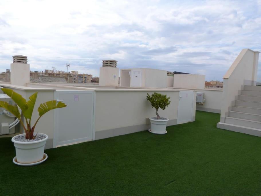 Modern Apartment In Torrevjea 200M From The Loccos Beach Torrevieja Exterior foto