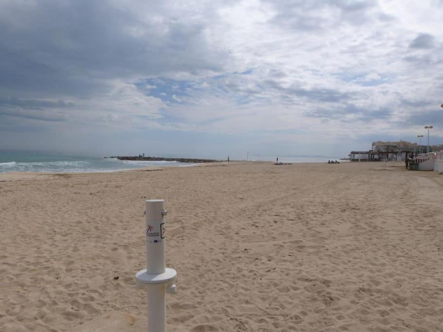 Modern Apartment In Torrevjea 200M From The Loccos Beach Torrevieja Exterior foto