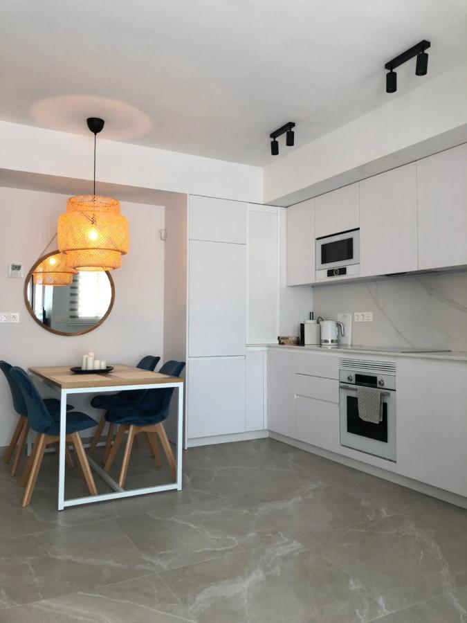 Modern Apartment In Torrevjea 200M From The Loccos Beach Torrevieja Exterior foto